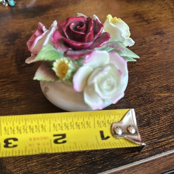Vintage Royal Doulton Bone China Floral Bouquet Figurine 50's - Picture 7 of 8